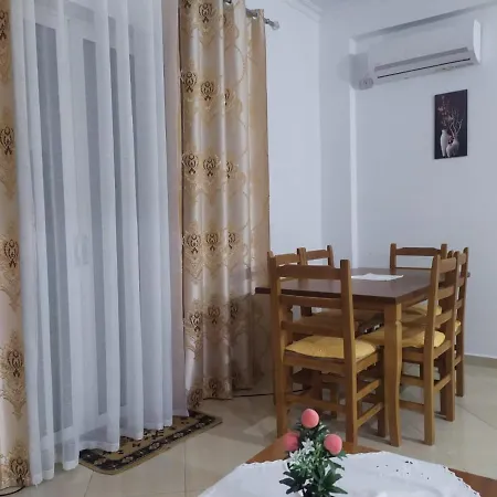 Shtepi Plazhi بيت للعطل ساراندا