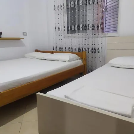 Shtepi Plazhi بيت للعطل ساراندا