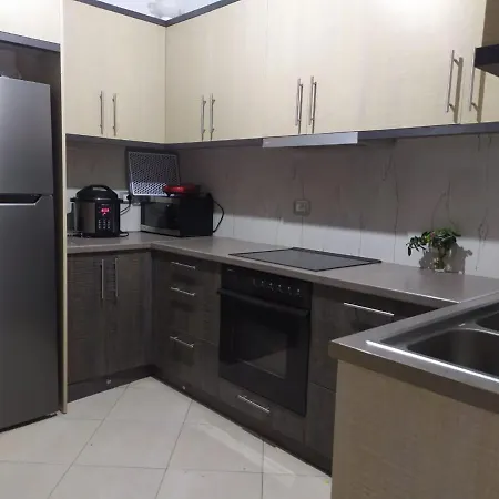 Shtepi Plazhi بيت للعطل *