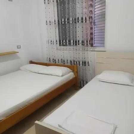 Shtepi Plazhi بيت للعطل